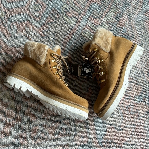 La Montelliana Tofane Genuine Shearling Bootie - Picture 7 of 11